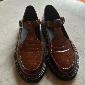 Perfect platform Maryjane’s